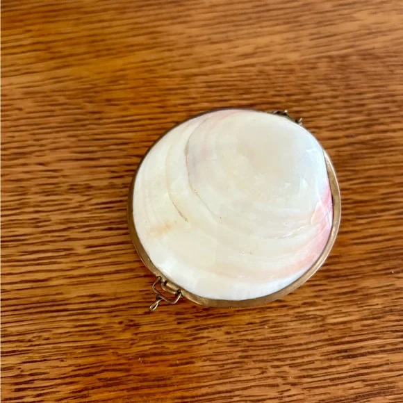 Vintage Shell Compact - Picture 3 of 3